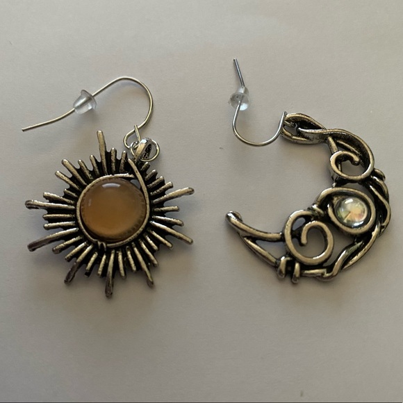 NEW bohemian sun and moon earrings - Picture 5 of 5